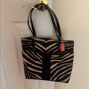 COACH Tote bag purse.  Genuine leather dual strap